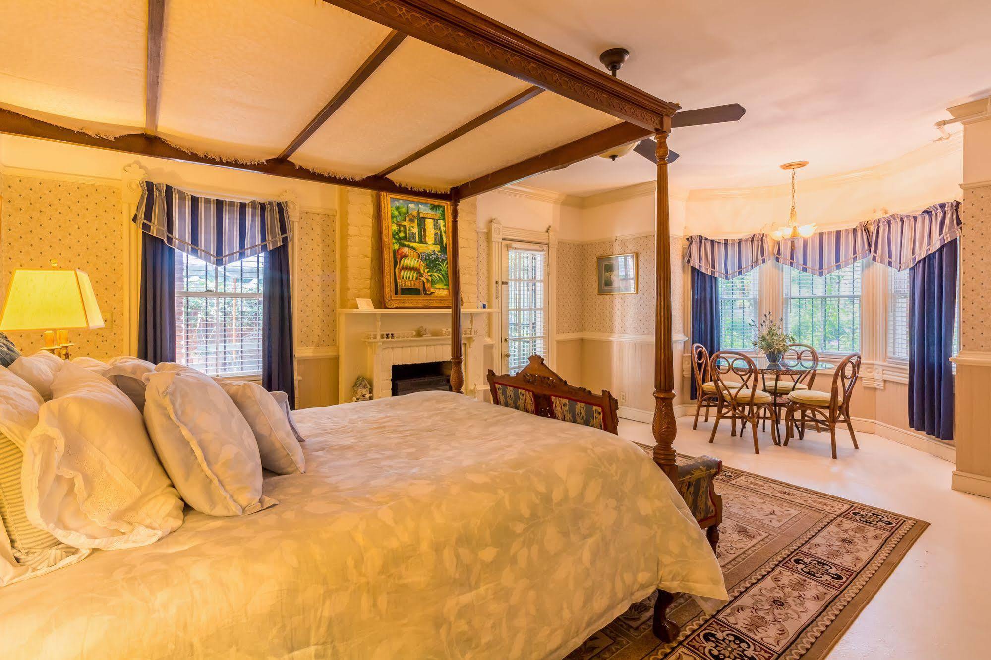 サバンナ Amethyst Garden Bed & Breakfast エクステリア 写真